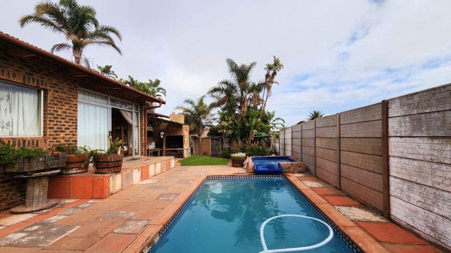 5 Bedroom Property for Sale in Vredenburg Western Cape
